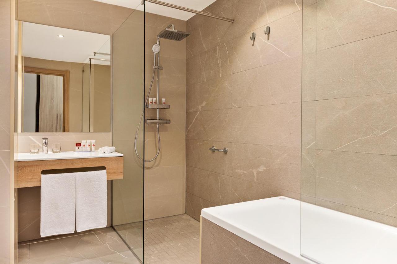 Ramada By Wyndham Targu Jiu Hotel Bagian luar foto