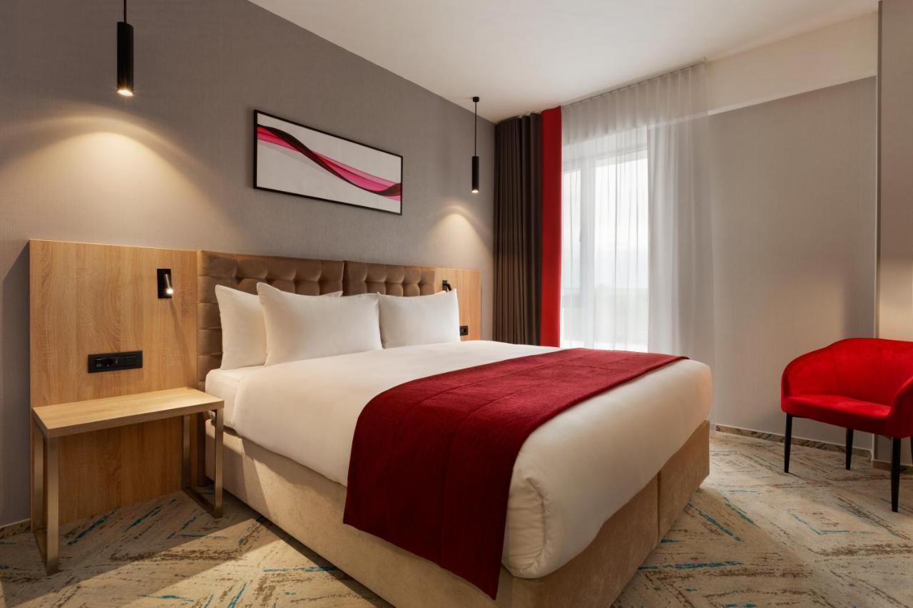 Ramada By Wyndham Targu Jiu Hotel Bagian luar foto