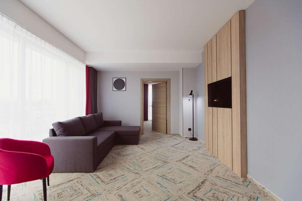 Ramada By Wyndham Targu Jiu Hotel Ruang foto